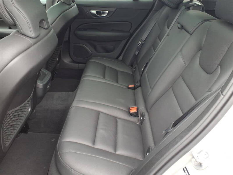 2025 Volvo V60 Cross Country B5 Plus