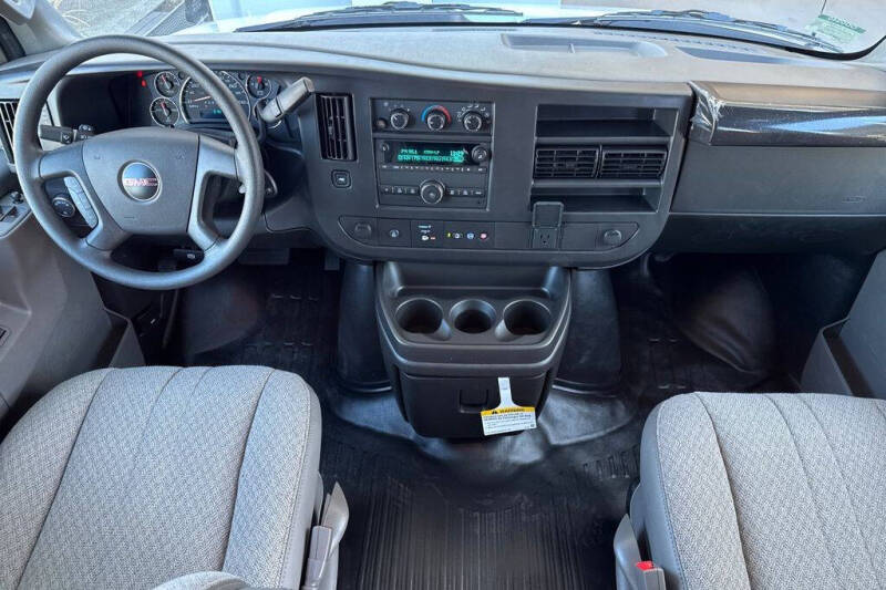 2025 GMC Savana 3500