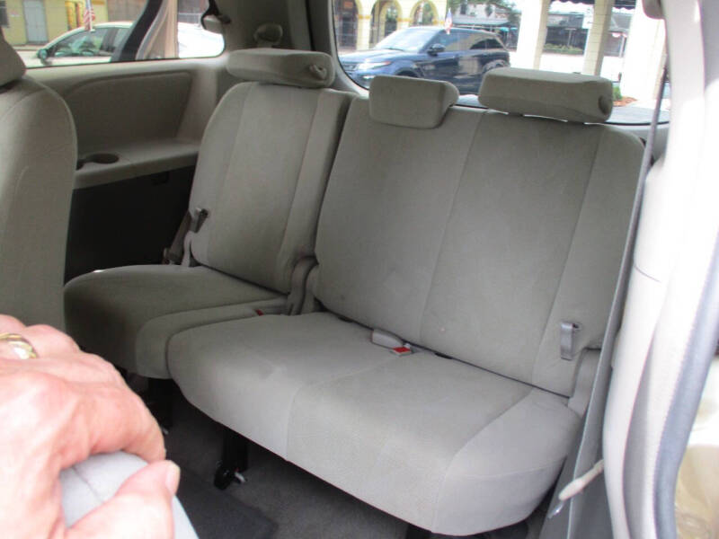2012 Toyota Sienna Base 7-Passenger