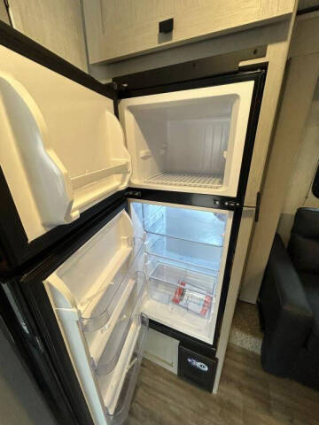 2024 Coachmen RV REMOTE RMT19R