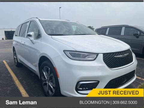 2024 Chrysler Pacifica for sale at Sam Leman CDJR Bloomington in Bloomington IL