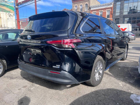 2021 Toyota Sienna LE 8-Passenger