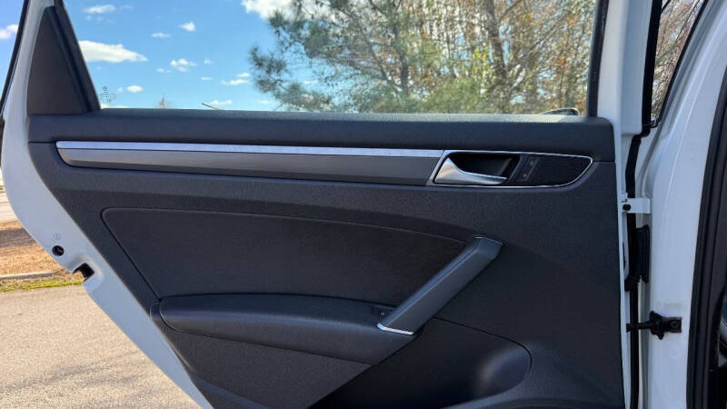 2017 Volkswagen Passat 1.8T R-Line