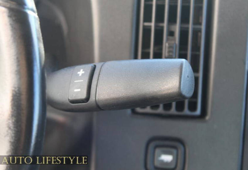 2023 Chevrolet Express 2500