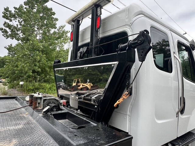 2017 Freightliner M2 106