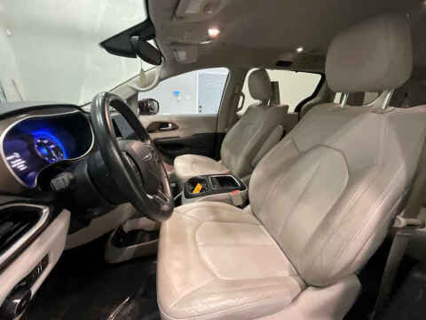 2017 Chrysler Pacifica Touring-L Plus