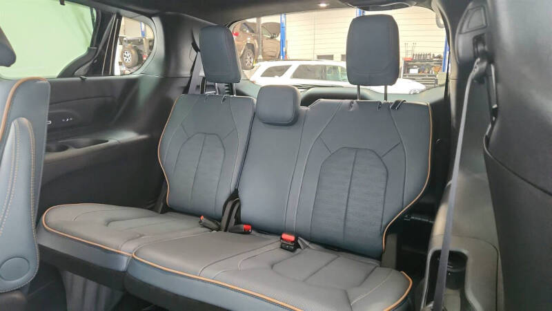 2027 Chrysler Pacifica Pinnacle