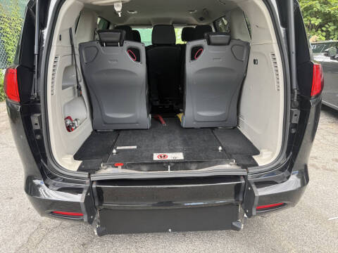 2023 Chrysler Voyager LX