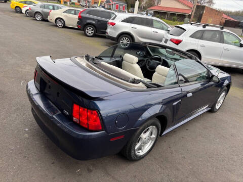 2003 Ford Mustang Deluxe