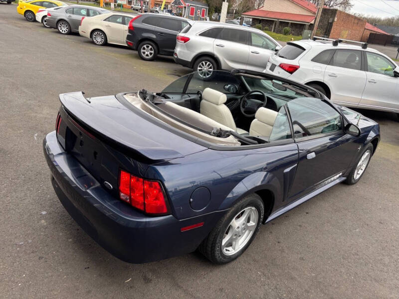 2003 Ford Mustang Deluxe