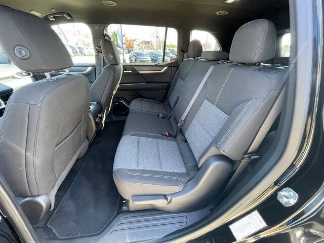 2025 GMC Acadia Elevation