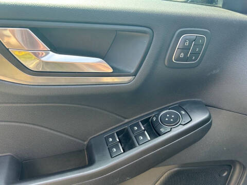 2022 Ford Escape Titanium