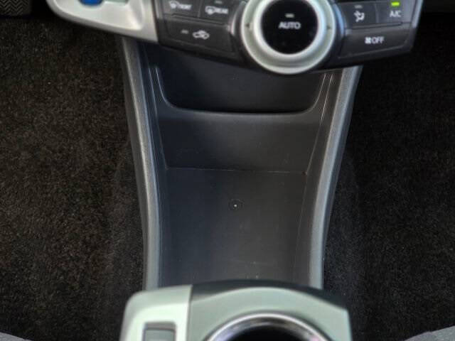 2013 Toyota Prius v Five