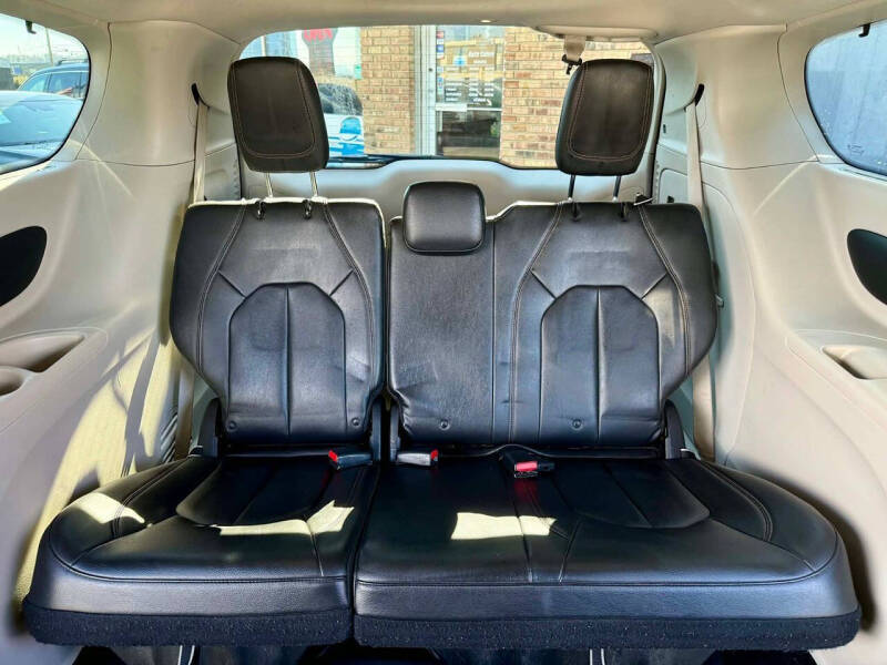 2017 Chrysler Pacifica Touring-L