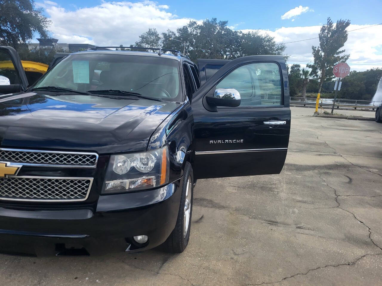 2012 Chevrolet Avalanche for sale at FAMILY AUTO BROKERS in Longwood, FL