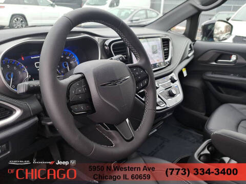 2026 Chrysler Pacifica Select