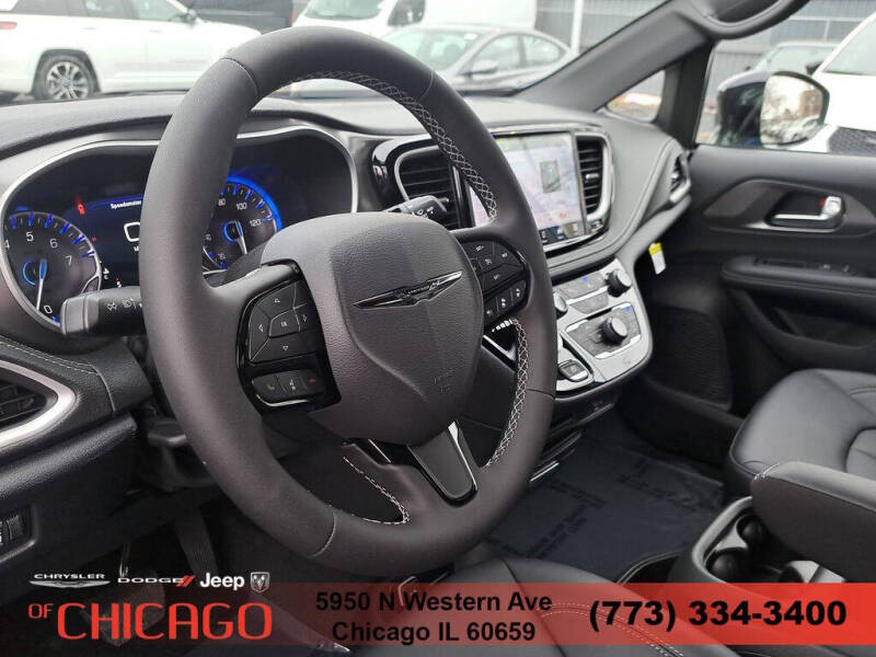 2026 Chrysler Pacifica Select