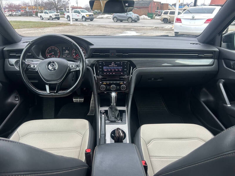 2021 Volkswagen Passat R-Line