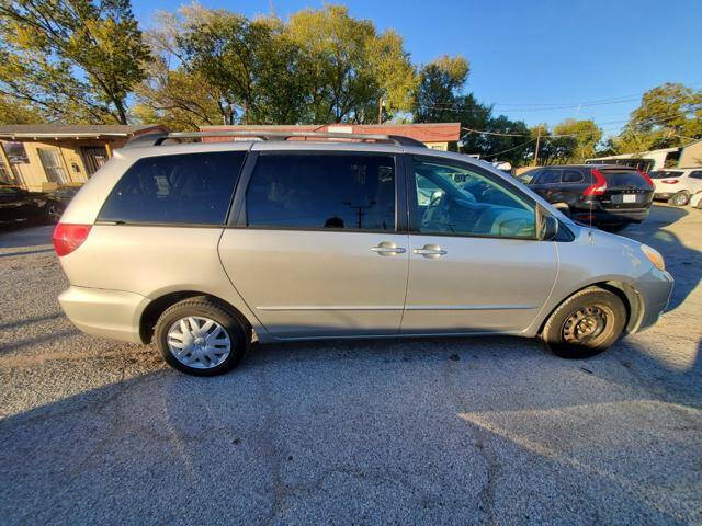 2004 Toyota Sienna LE 7 Passenger