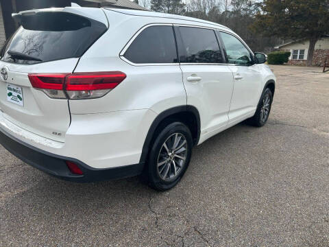 2017 Toyota Highlander SE