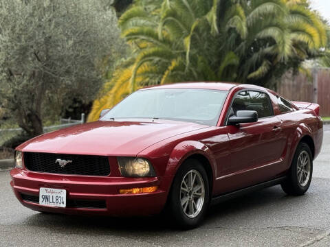 2005 Ford Mustang V6 Deluxe