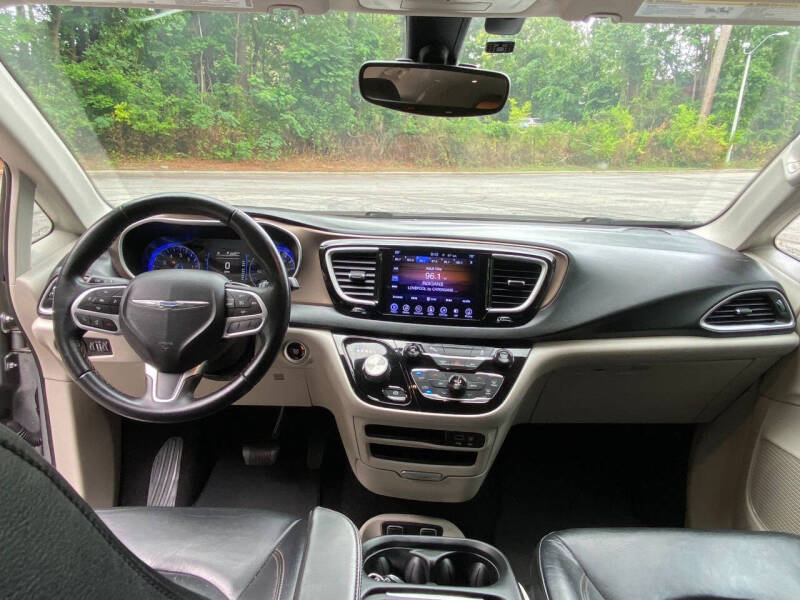 2017 Chrysler Pacifica Touring-L
