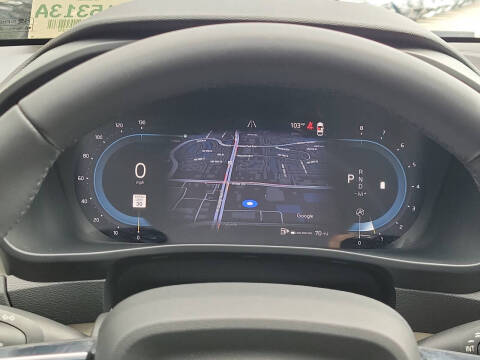 2024 Volvo XC40 B5 Ultimate Dark Theme