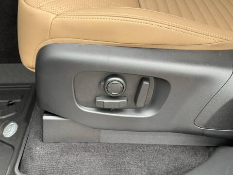 2025 Land Rover Discovery P300 Dynamic SE