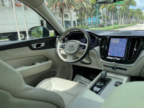 2023 Volvo XC60 B5 Plus Dark Theme