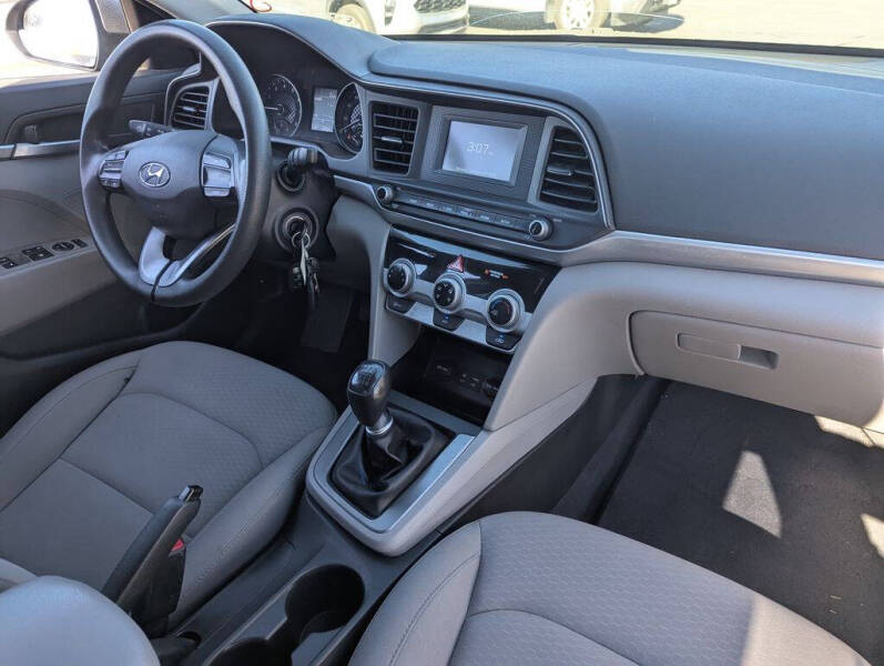 2019 Hyundai Elantra SE
