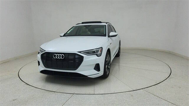 2022 Audi e-tron quattro Premium