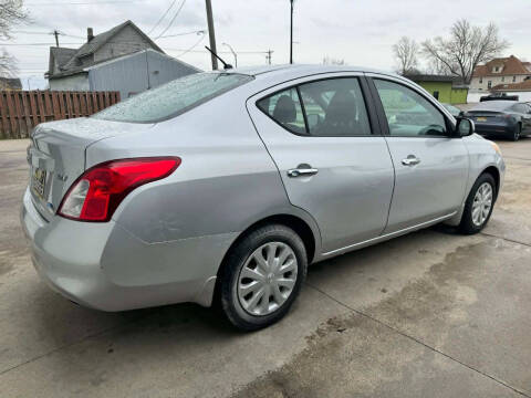 2012 Nissan Versa 1.6 SV
