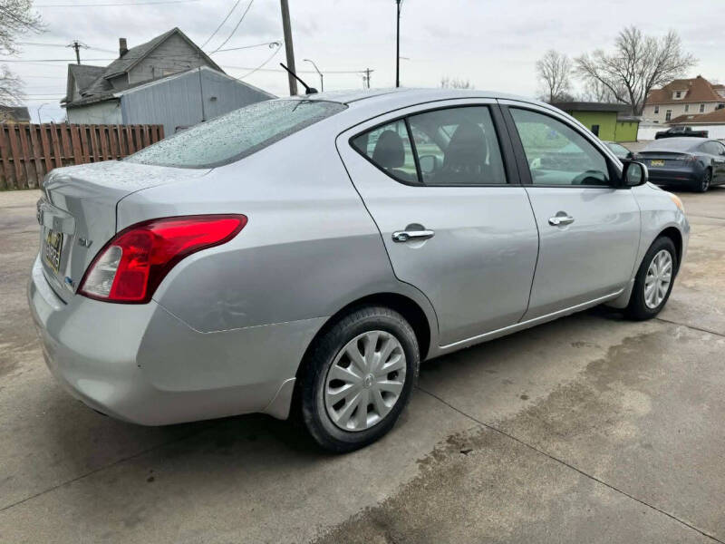 2012 Nissan Versa 1.6 SV