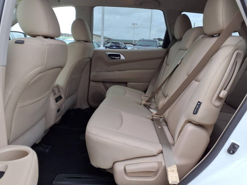2020 Nissan Pathfinder SV
