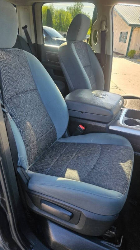 2017 RAM 1500 SLT