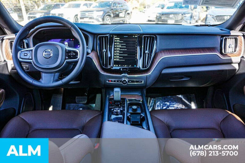 2024 Volvo XC60 Recharge T8 Plus Dark Theme