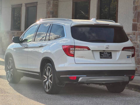 2019 Honda Pilot Touring w/Rear Captain's Chairs