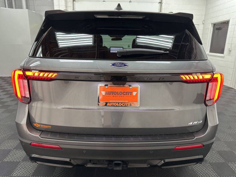 2025 Ford Explorer ST-Line