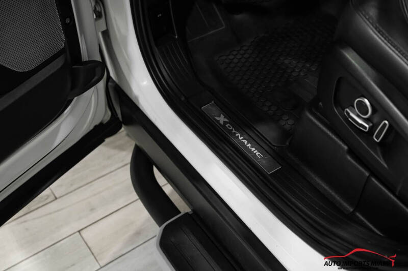 2023 Land Rover Defender 130 X-Dynamic SE