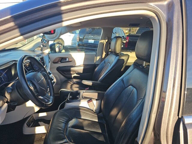 2017 Chrysler Pacifica Touring-L Plus