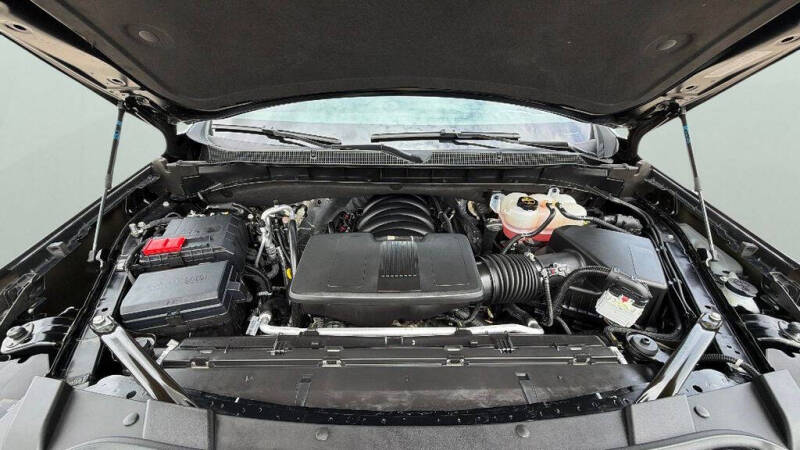 2025 Chevrolet Suburban LS