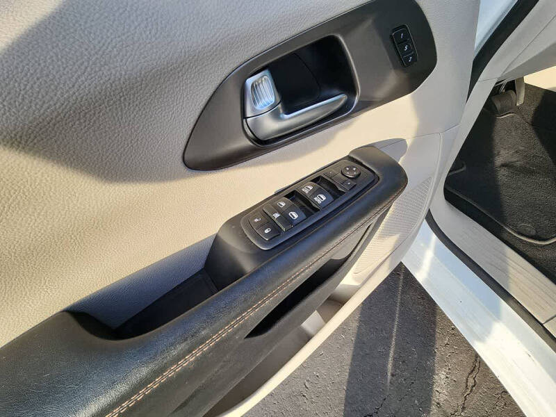 2020 Chrysler Pacifica Touring L