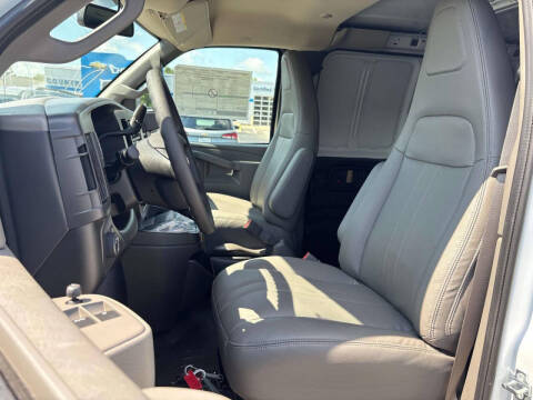 2025 Chevrolet Express 3500