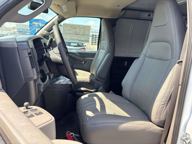 2025 Chevrolet Express 3500