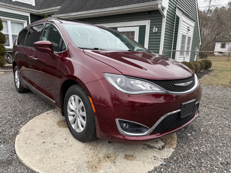 2017 Chrysler Pacifica Touring-L's photo