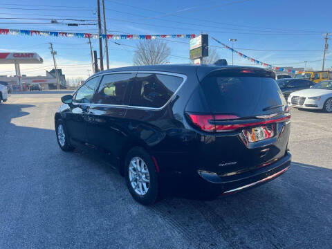 2023 Chrysler Pacifica Touring