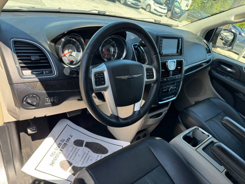 2016 Chrysler Town and Country Touring