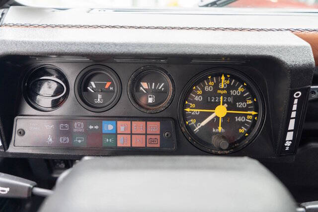 1990 Land Rover Defender 23
