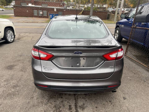 2013 Ford Fusion SE