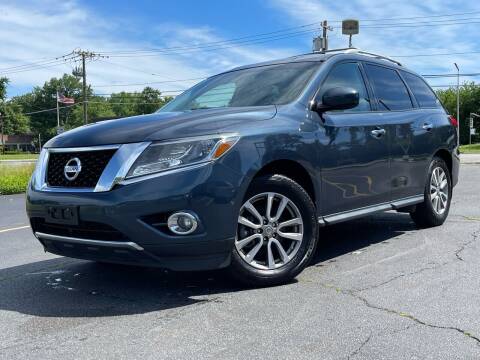 2015 Nissan Pathfinder for sale at MAGIC AUTO SALES in Little Ferry NJ